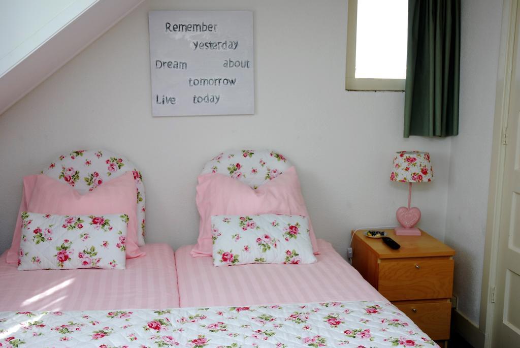 Bed And No Breakfast Joy Bed and Breakfast Noordwijk Exteriör bild