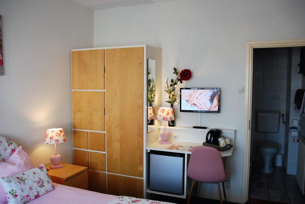 Bed And No Breakfast Joy Bed and Breakfast Noordwijk Exteriör bild