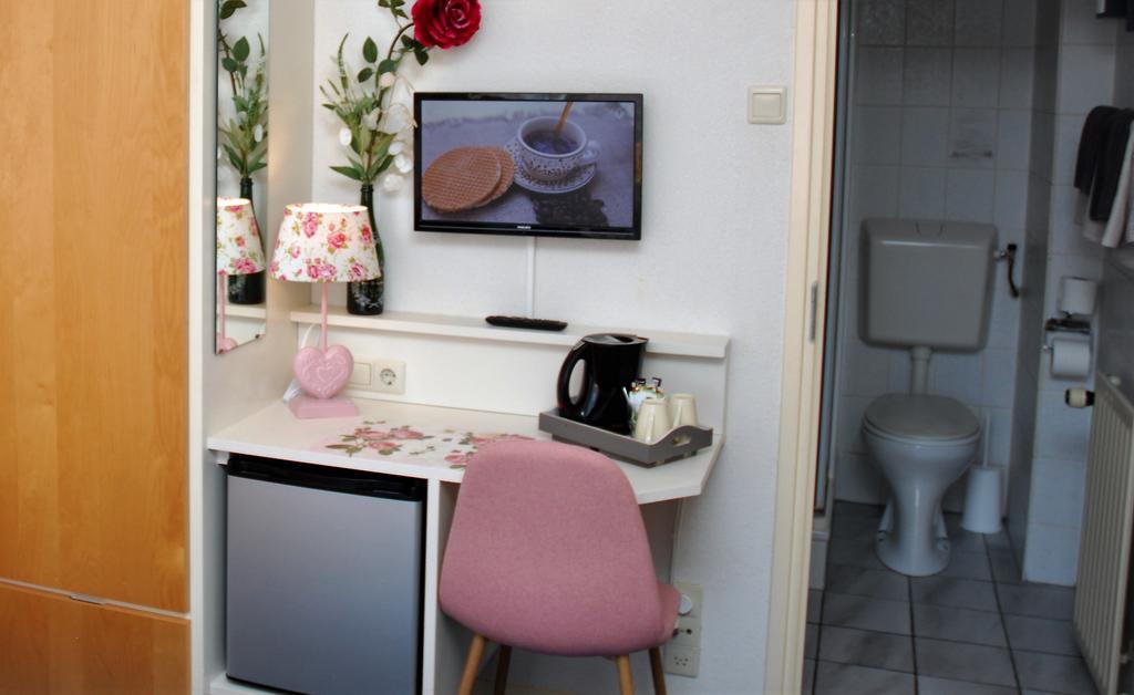 Bed And No Breakfast Joy Bed and Breakfast Noordwijk Exteriör bild