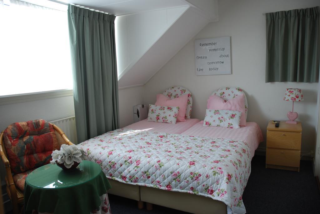 Bed And No Breakfast Joy Bed and Breakfast Noordwijk Exteriör bild