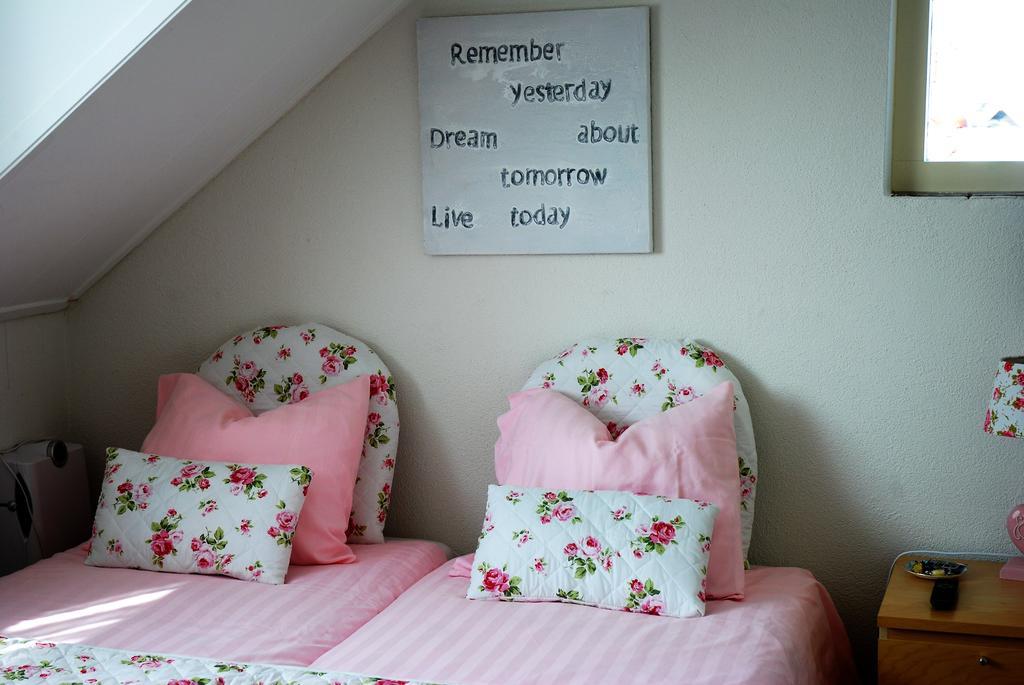 Bed And No Breakfast Joy Bed and Breakfast Noordwijk Exteriör bild